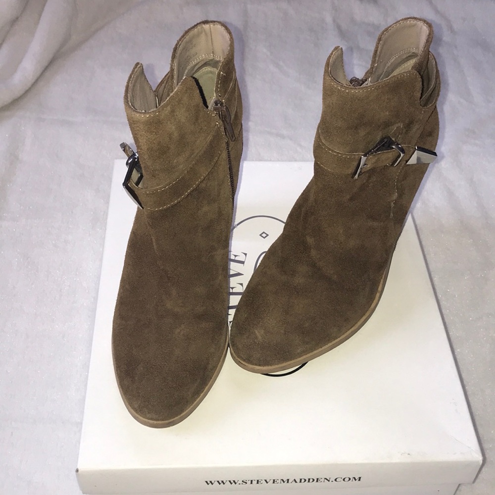 NIB Steve Madden Ego booties in Chestnut suede sz8